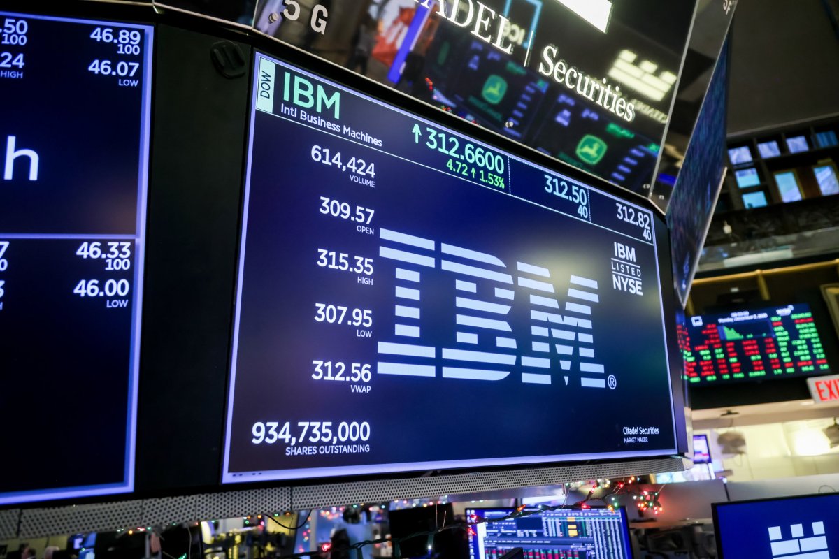 <p>"Fallamos": CEO de IBM admite duro traspié por débiles ventas mientras las acciones se hunden más de 25%</p>