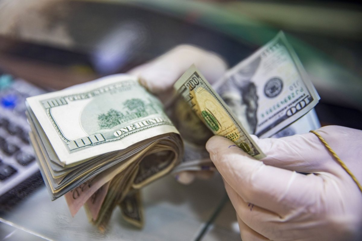 <p>El dólar abre con leve baja atento a nuevos datos económicos en EEUU y China</p>