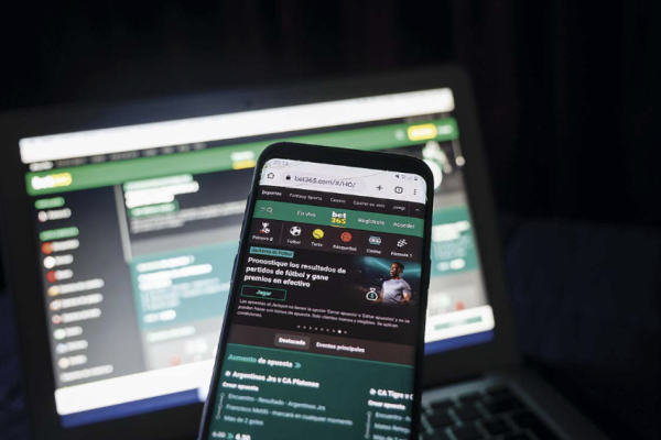 <p>SII revela nómina de diez plataformas de apuestas en línea que no se inscribieron para pagar IVA Digital</p>