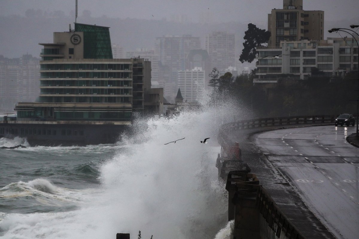 <p>Entre 30% y 90% de cancelación de reservas confirmadas: sistema frontal impacta actividad turística en Región de Valparaíso en pleno interferiado</p>
