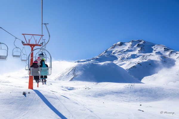 <p>Pese al sistema frontal, se dio inicia a la temporada invernal en el Valle Las Trancas, Termas de Chillán y Nevados de Chillán, en la Región de Ñuble</p>