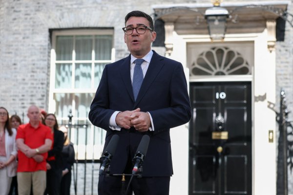 <p>Andy Burnham se convierte en el séptimo primer ministro del Reino Unido en la última década</p>