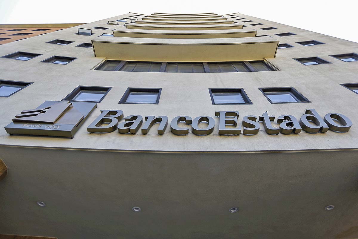 <p>BancoEstado decreta cierre de 17 sucursales por frente de mal tiempo y despliega cuatro unidades móviles</p>