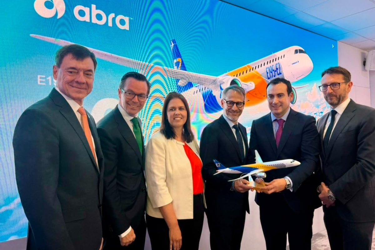 <p>Grupo Abra reforzará su flota con un pedido de hasta 45 aviones Embraer</p>