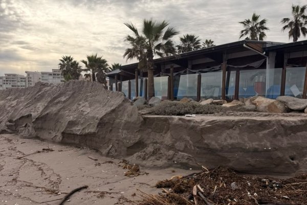 <p>Fachada oeste de Tololo Beach tras el temporal.</p>