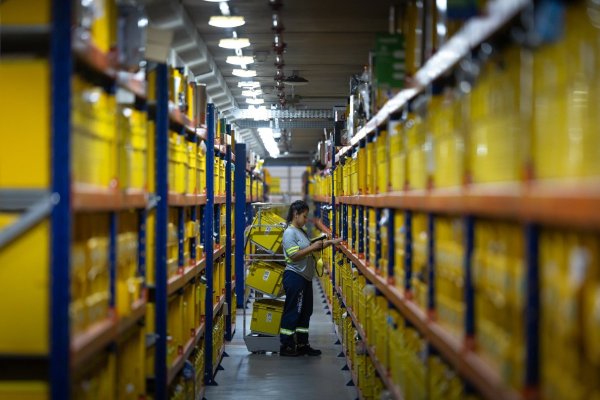 En Chile, al igual que en Argentina, México y otros mercados, MercadoLibre actualmente solo vende medicamentos de minoristas externos. (Foto: Bloomberg)