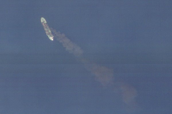 <p>Petróleo tocó los US$ 100 tras ataques reivindicados por los hutíes a barcos en el Mar Rojo</p>