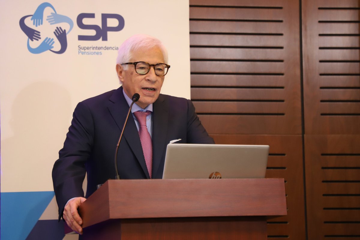 <p>Superintendente de Pensiones se abre a modificar bandas de premios y castigos para el nuevo régimen de inversión: "Lo estamos estudiando"</p>