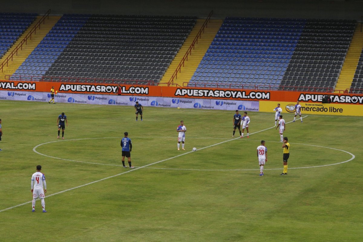 <p>“Comprábamos con sobreprecio”: exdirector de Azul Azul denuncia posible multipropiedad e irregularidades en el traspaso de jugadores entre Universidad de Chile y Huachipato</p>