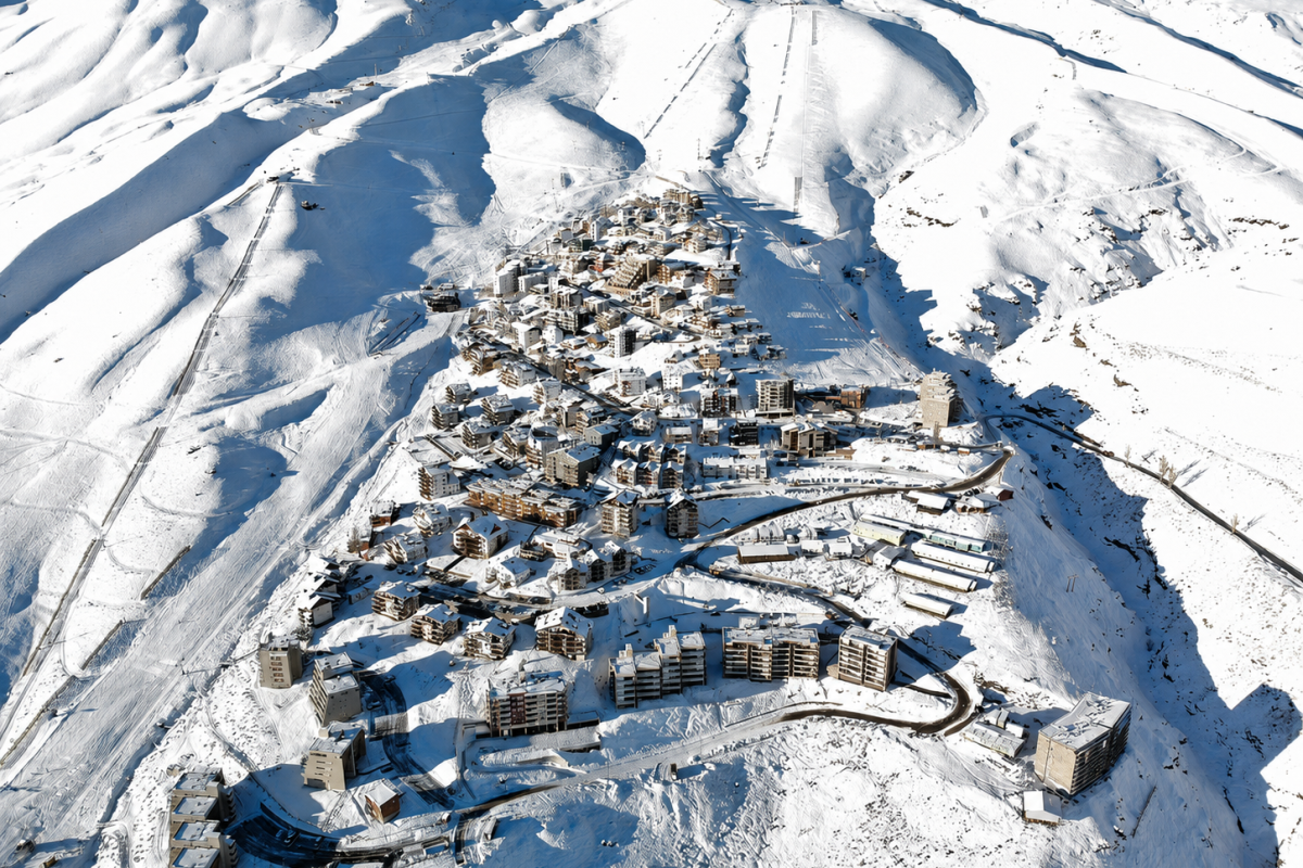 <p>Valle Nevado y La Parva registran las mayores nevadas de las últimas cuatro décadas y reactivan la temporada de esquí</p>