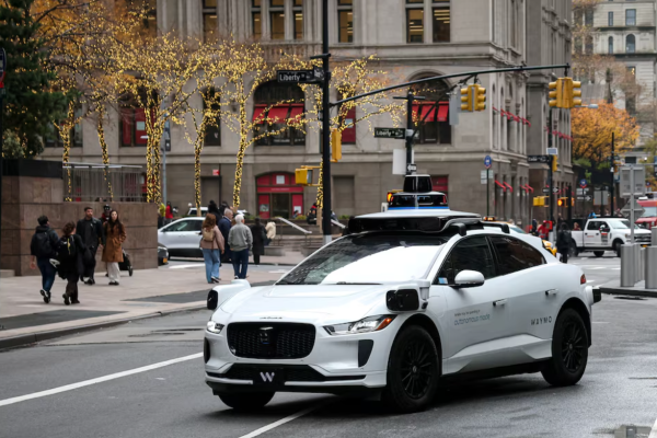 <p>Waymo estudia una ruptura con Uber a medida que se agudizan las tensiones en el sector de los robotaxis</p>