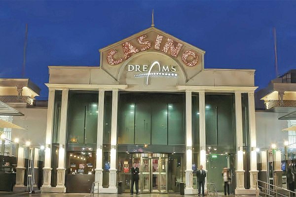 <p>TDLC autoriza indagar los millonarios bonos de exejecutivos de Dreams, pero blinda sus finanzas personales</p>