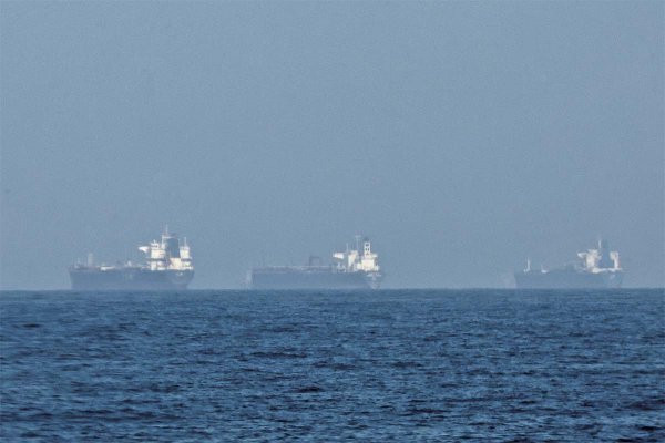 <p>Analistas del mercado petrolero advirtieron que de todos modos se debe considerar que el Estrecho de Ormuz aún permanece básicamente cerrado al tráfico comercial. (Foto: Reuters)</p>