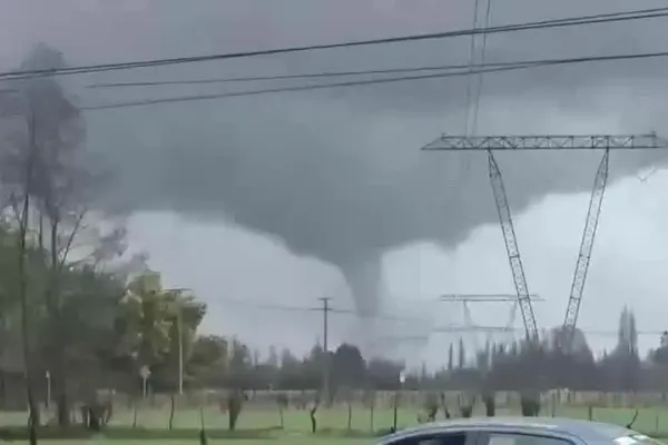 <p>Nubes tornádicas se registraron en Ñuble en medio de intenso sistema frontal</p>