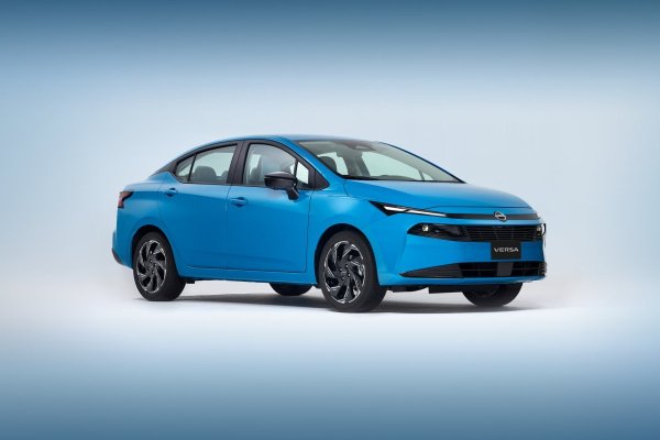 <p>La gama completa del nuevo Nissan Versa en Chile comprende cinco versiones. Las dos de entrada, Sense MT y Sense CVT, ya están disponibles. </p>