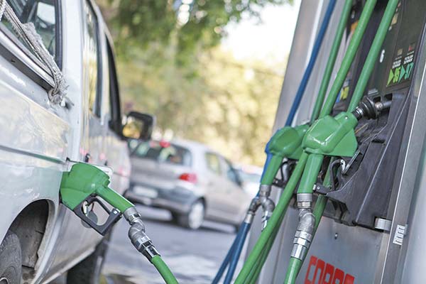 <p>El alivio al bolsillo fue transitorio: los combustibles subirán en torno a un $ 30 promedio por litro a partir de este jueves</p>