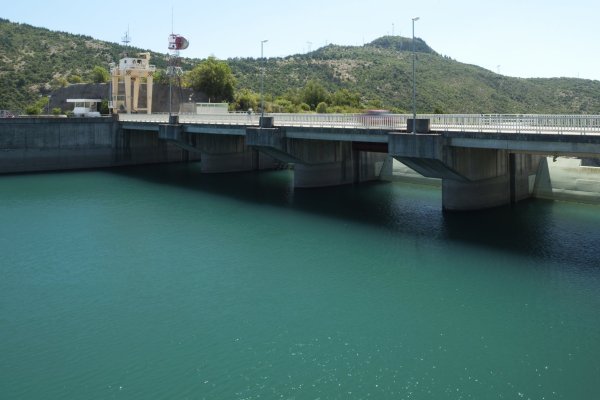 <p>Coordinador descarta déficit eléctrico a nivel nacional, pero enciende alertas por suministro en Los Ríos y Los Lagos</p>