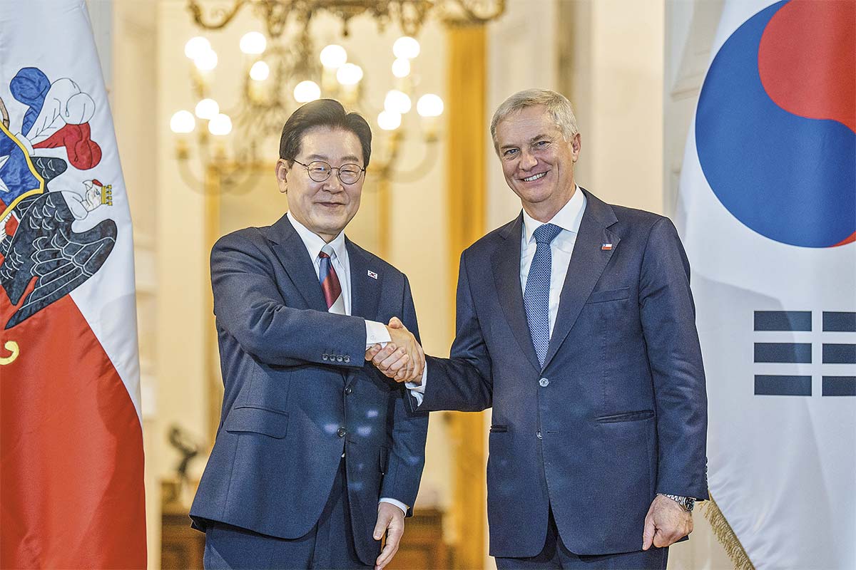 <p>El Presidente Lee Jaemyung junto a José Antonio Kast. Foto: Presidencia.</p>