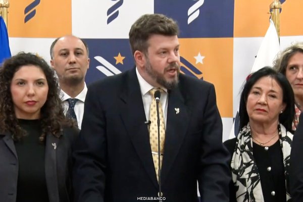 <p>Ahora en DF | Kaiser apoya privatización de Codelco y propone repartir ganancias entre los chilenos: "Dos millones de pesos para cada uno"</p>