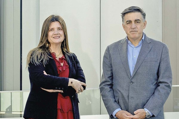 <p>La directora legal de Valtin Consulting, Macarena Letelier, y el socio de la firma, Javier Vergara. Foto: Verónica Ortíz</p>