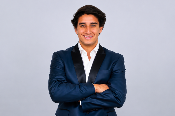 <p>Óscar Hasbún, el influencer</p>