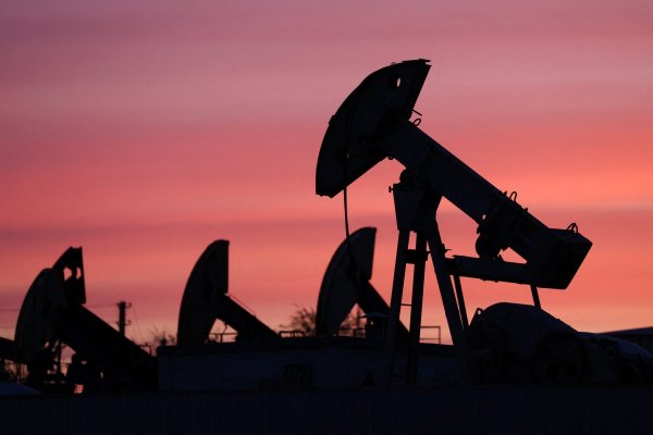 La OPEP+ aumenta ligeramente sus cuotas para terminar de revertir los recortes de 2023