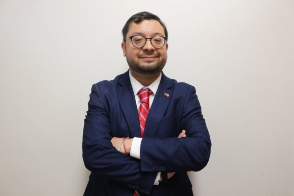 <p>Exseremi de las Culturas de Los Lagos denuncia error en test de drogas del mismo laboratorio que arrojó positivo en el caso del exsubsecretario de Hacienda</p>