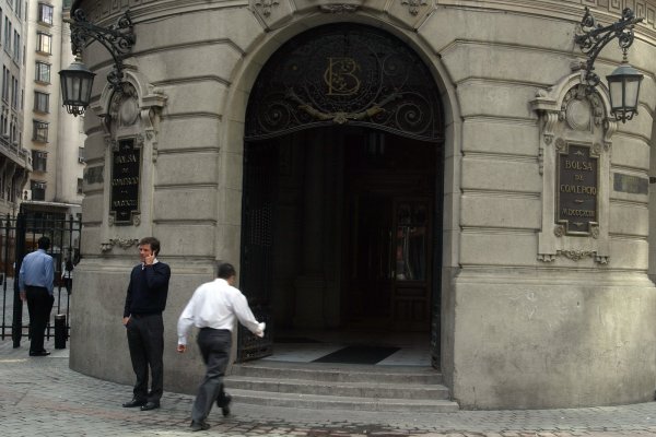 <p>IPSA pierde los 11.000 puntos ante caída de SQM y Wall Street sube tras la distensión del conflicto en Medio Oriente</p>