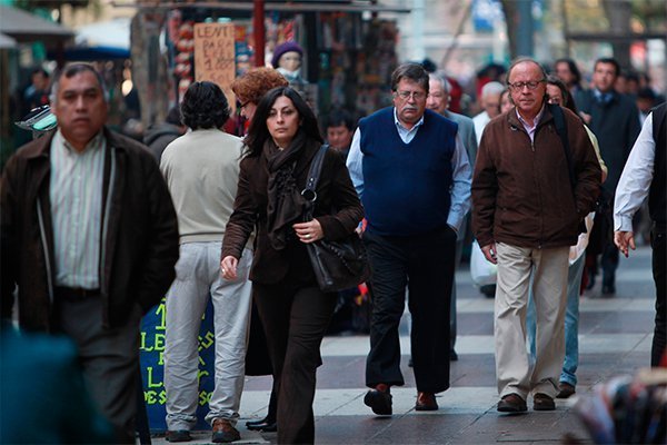 Mujeres y cuenta propia a la cabeza: los empleos informales vuelven a crecer al cierre del primer semestre
