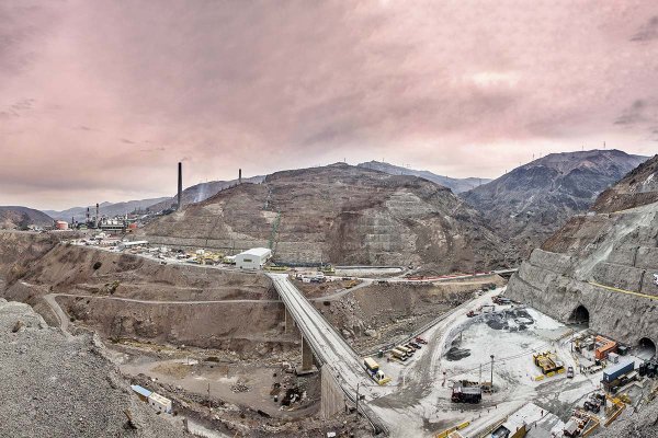 <p>El Teniente, con más de un siglo de antigüedad, posee más de 4.500 kilómetros de túneles y galerías subterráneas.</p>
