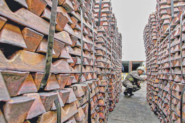 <p>Cobre bate récord en Londres y Fisco podría obtener sobre US$ 9.000 millones extra por mayor precio</p>