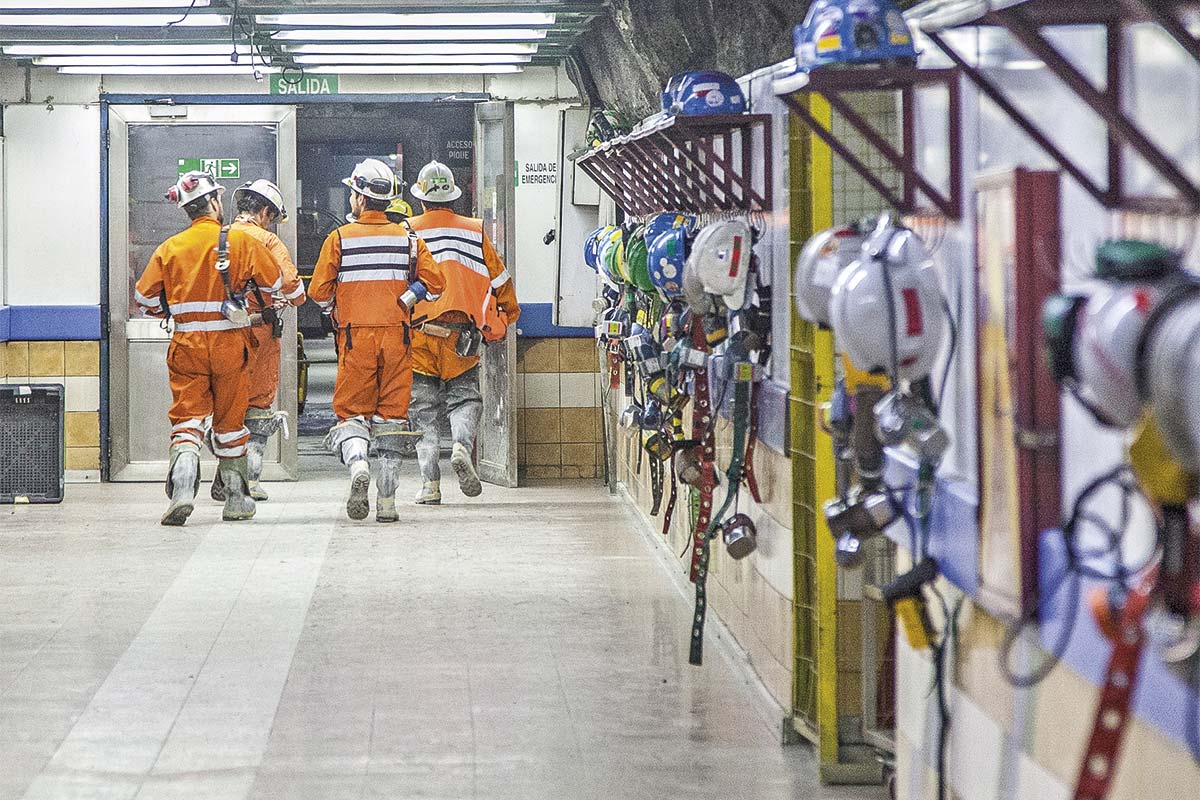 <p>Pese a turnos extensos y trabajo en faenas aisladas, los mineros sacan mejor nota en salud mental que trabajadores de otros rubros</p>