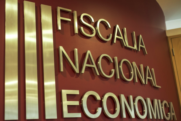 <p>FNE aprueba compra de Warner por parte de Paramount pero ve riesgos en distribución de películas en cine y contenido de TV pago</p>