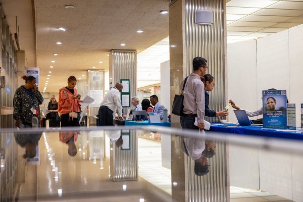 <p>EEUU pierde 23.000 empleos en julio y enfría las expectativas de una pronta alza de tasas de la Fed</p>