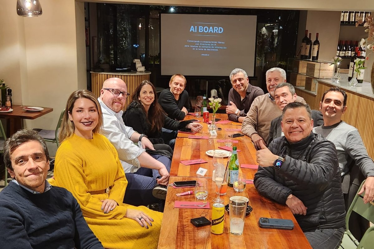 <p>Pizzas en Gandolini: El club privado de 11 expertos en IA que ahora se sienta en los directorios</p>