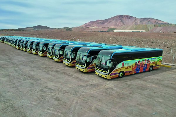 <p>Filial de Pulmann Bus vs Codelco: la millonaria disputa por el transporte de trabajadores</p>