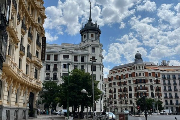La firma en la que invierte el expresidente de la Cámara Chilena de la Construcción, Juan Armando Vicuña, conquista a los altos patrimonios en España