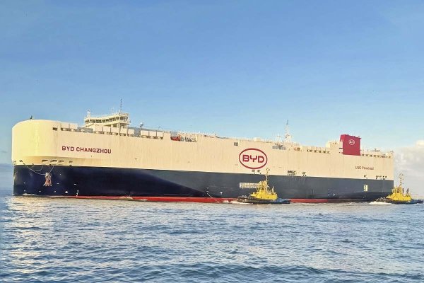 <p>BYD Changzhou, el gigantesco buque de la fabricante china de vehículos eléctricos, recala por primera vez en un puerto chileno</p>