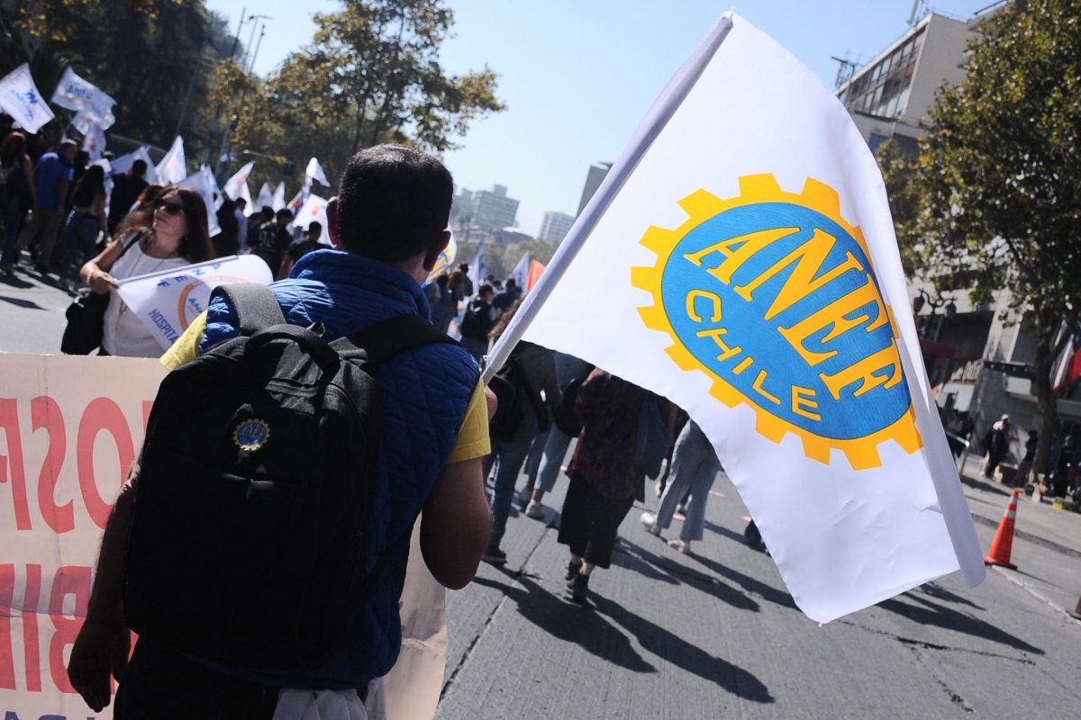 <p>Funcionarios públicos se enfrentan a Quiroz por comisión para reformar Estatuto Administrativo y acusa “grave descoordinación” en el gobierno</p>