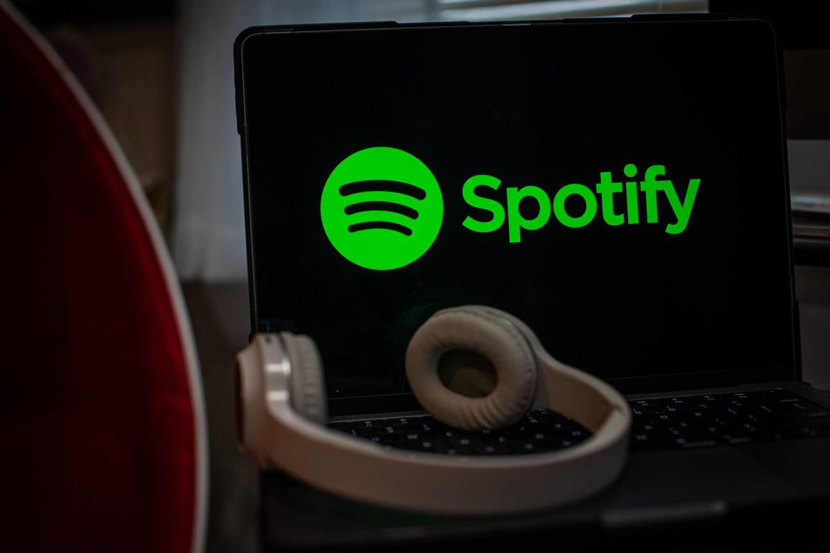 <p>La industria musical ha estado lidiando con esta nueva tecnología, que permite a personas sin experiencia musical crear canciones con sonido profesional en cuestión de segundos. (Foto: Bloomberg)</p>