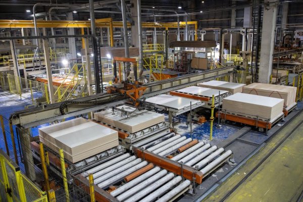 <p>Arauco incursiona en reciclaje industrial para fabricación de paneles con línea de producción única en Latinoamérica</p>