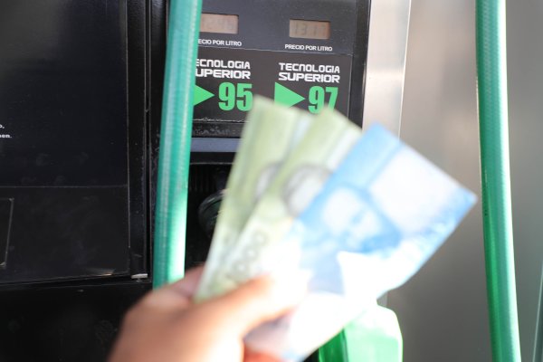 <p>Alza histórica de los combustibles permitió al Fisco ahorrar casi US$ 1.900 millones, pero informe advierte por reinterpretación de la Ley del Mepco</p>