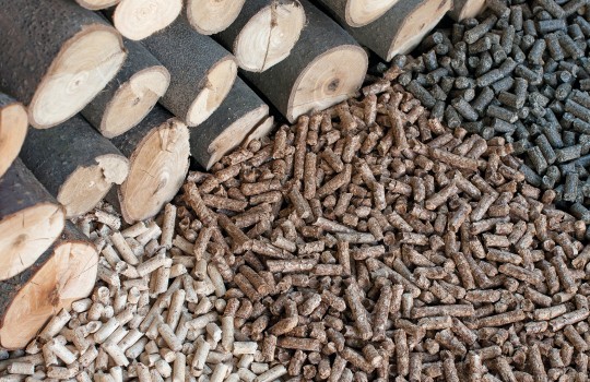 Bajas temperaturas en centro y sur del país disparan consumo de pellets para calefacción: distribuidoras activan racionamiento, pero autoridades descartan quiebre de stock