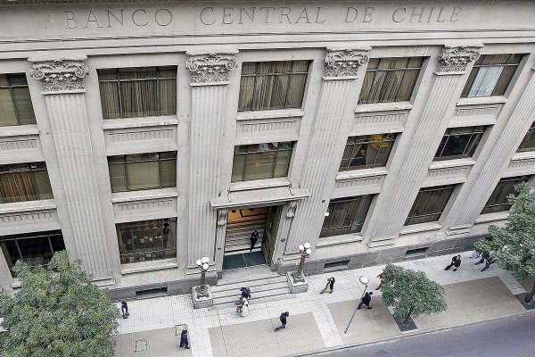 <p>Operadores ven una mayor inflación para los próximos 12 meses y anticipan prolongada mantención de tasas de parte del Banco Central</p>