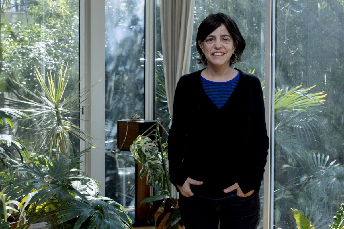 <p>El tiempo entre puntadas de Alejandra Cortázar</p>