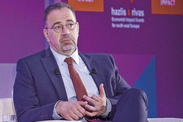 <p>Actualmente, Daron Acemoglu disputa con Andrei Shleifer el primer lugar del ranking de citaciones de IDEAS/RePEc.</p>