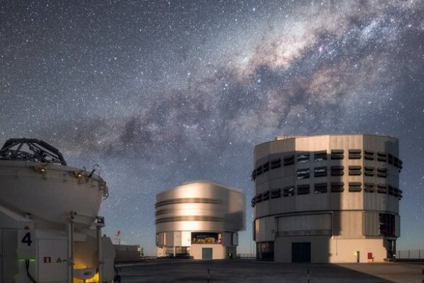 Simulaciones realizadas desde Paranal, en Antofagasta, ilustran cómo la proliferación de satélites podría “borrar partes significativas” de los datos de los observatorios