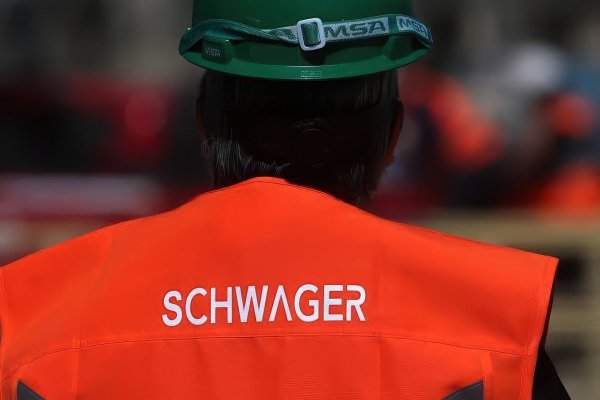 Mayores contratos mineros elevan las ganancias de Schwager al primer semestre