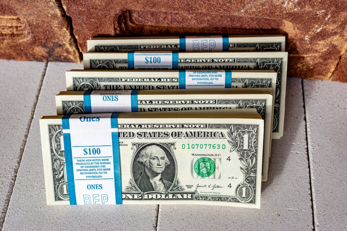 Dólar se estabiliza mientras EEUU parece dejar atrás las armas y se concentra en la guerra económica contra Irán