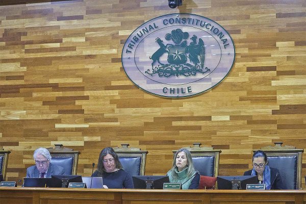 El pleno del TC encabezado por su presidenta, María Pia Silva, resolvió el último punto pendiente de la ley de reactivación y reconstrucción. Foto: Aton Chile